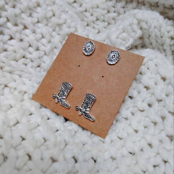 2 for 25$ Silver Floral and Boot Earrings Set - Picture 1 of 3